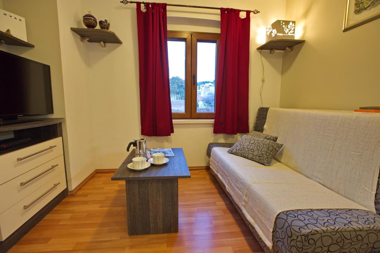 Apartments With A Parking Space Jelsa, Hvar - 8713 Йелса Екстериор снимка