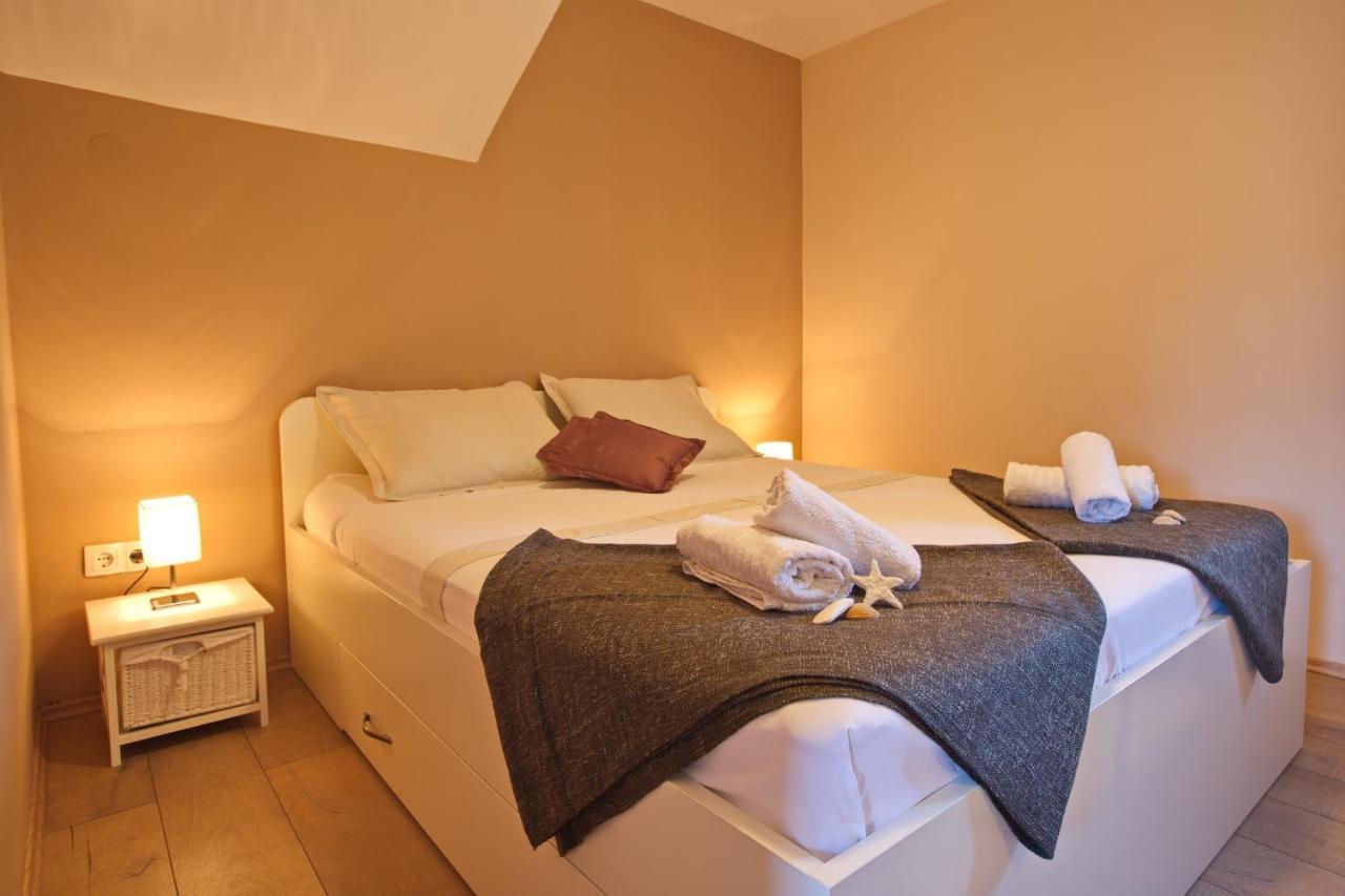 Apartments With A Parking Space Jelsa, Hvar - 8713 Йелса Екстериор снимка