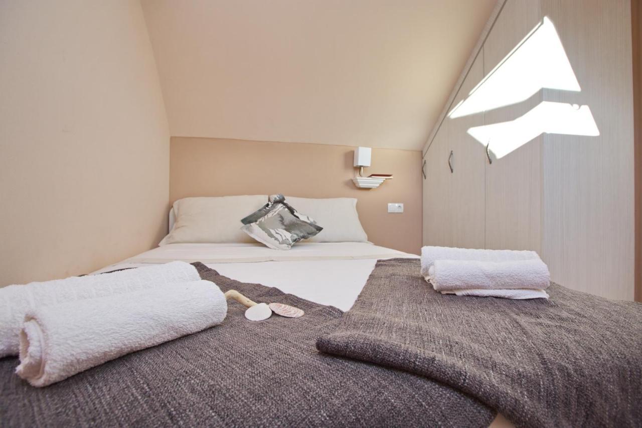 Apartments With A Parking Space Jelsa, Hvar - 8713 Йелса Екстериор снимка