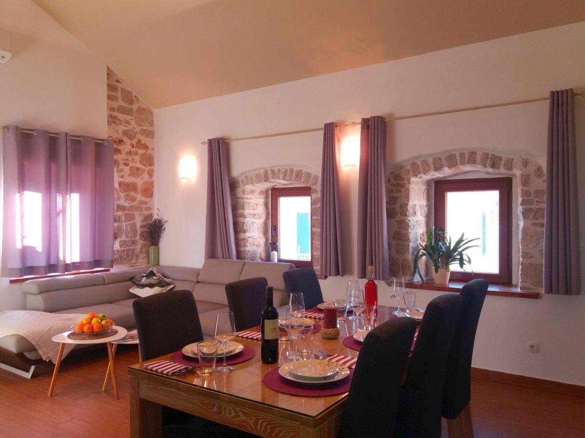 Apartments With A Parking Space Jelsa, Hvar - 8713 Йелса Екстериор снимка