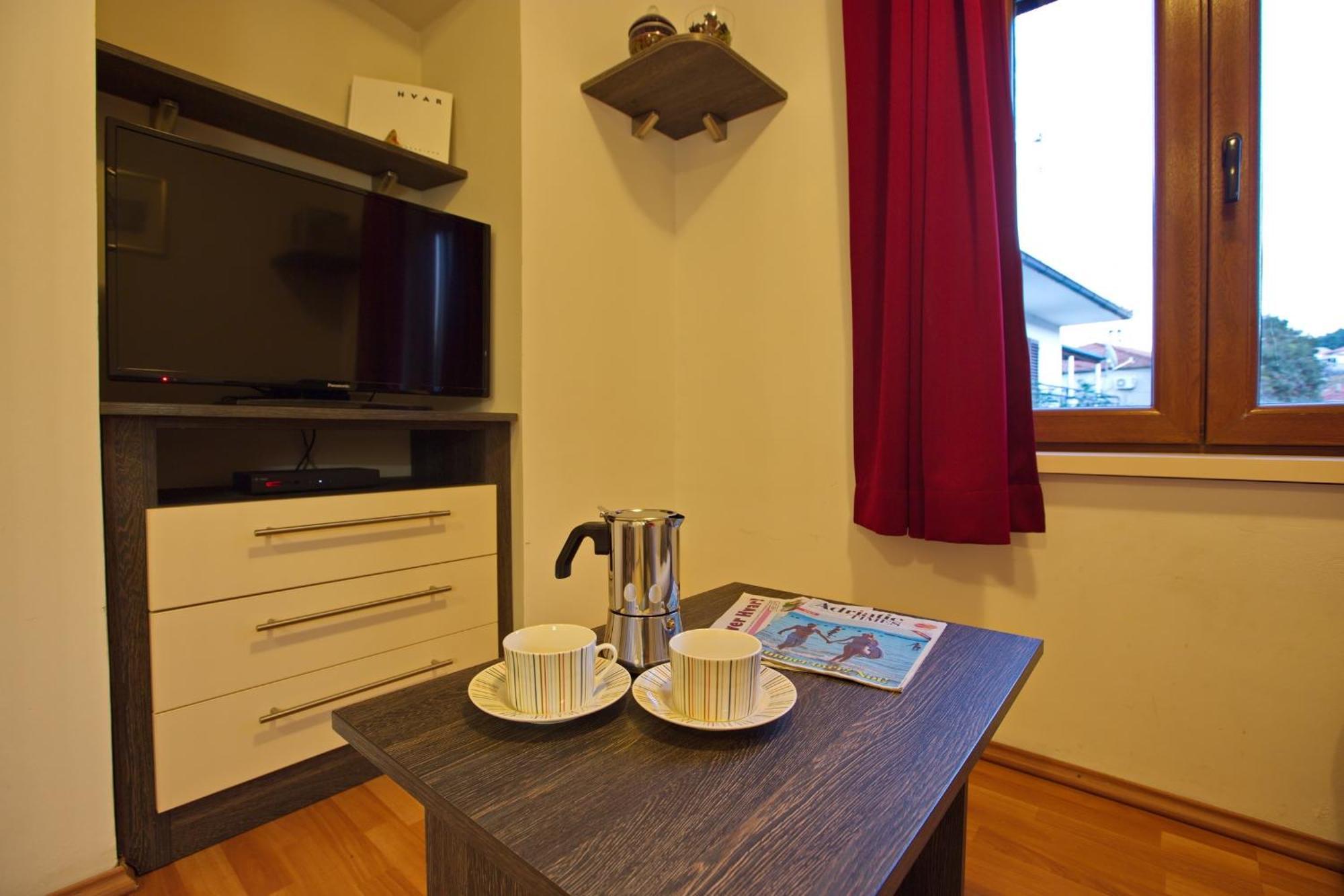 Apartments With A Parking Space Jelsa, Hvar - 8713 Йелса Стая снимка