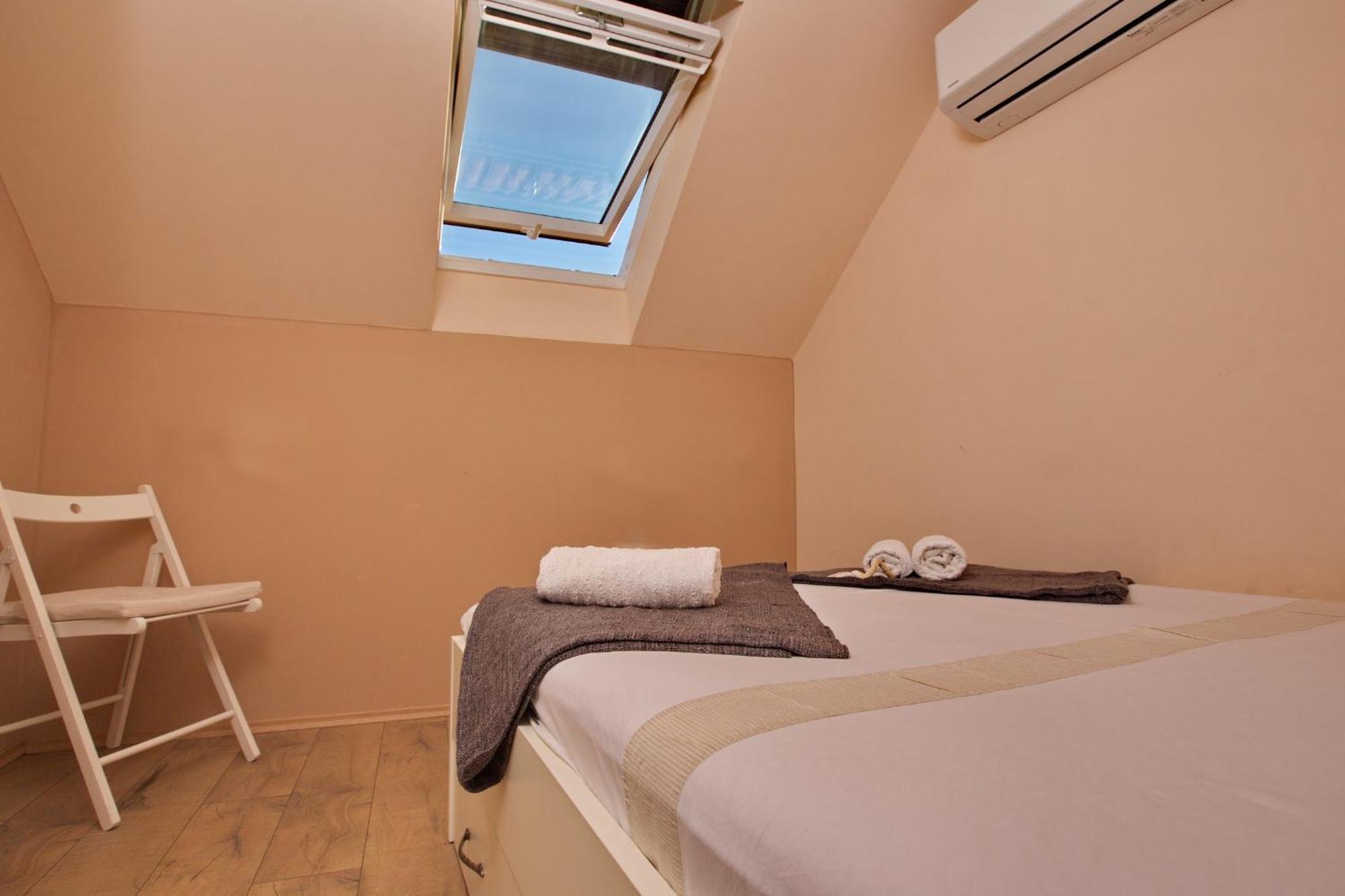 Apartments With A Parking Space Jelsa, Hvar - 8713 Йелса Стая снимка