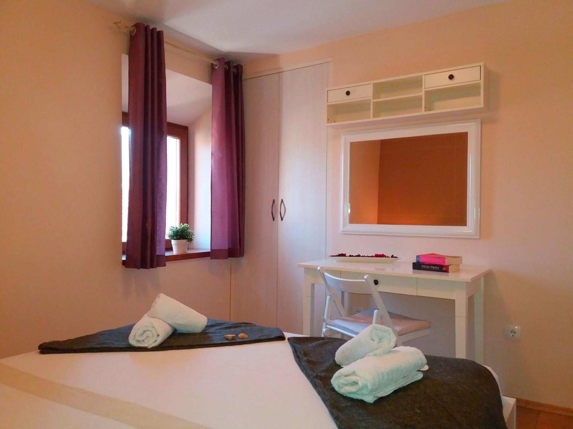 Apartments With A Parking Space Jelsa, Hvar - 8713 Йелса Стая снимка