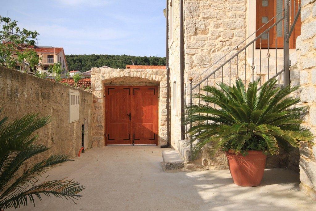 Apartments With A Parking Space Jelsa, Hvar - 8713 Йелса Екстериор снимка